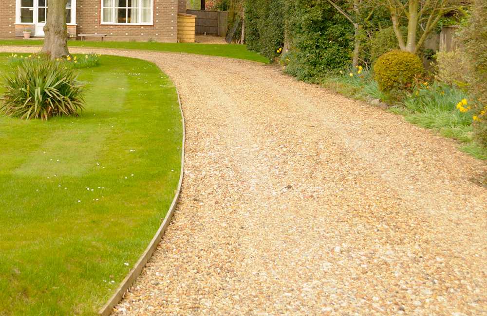 Gravel driveways KT11