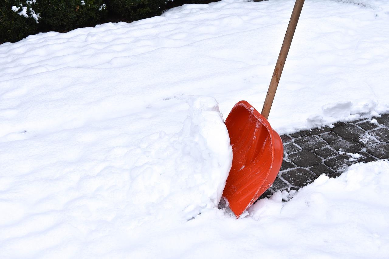 How To Clear Snow From Driveway & Icy Driveway Solutions UK Surfacings